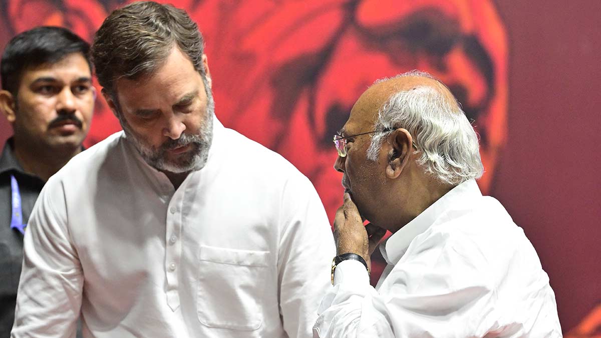 50-Rahul-Gandhi-with-Congress-president-Mallikarjun-Kharge