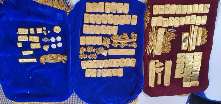 Gold articles weighing 17.74kg that were seized.