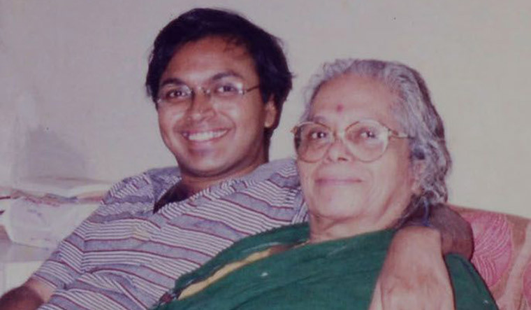 53-Devdutt-Pattanaik-and-mother-Sabitri
