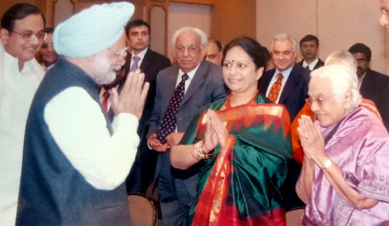 55-mother-Lakshmi-far-right-with-Dr-Manmohan-Singh