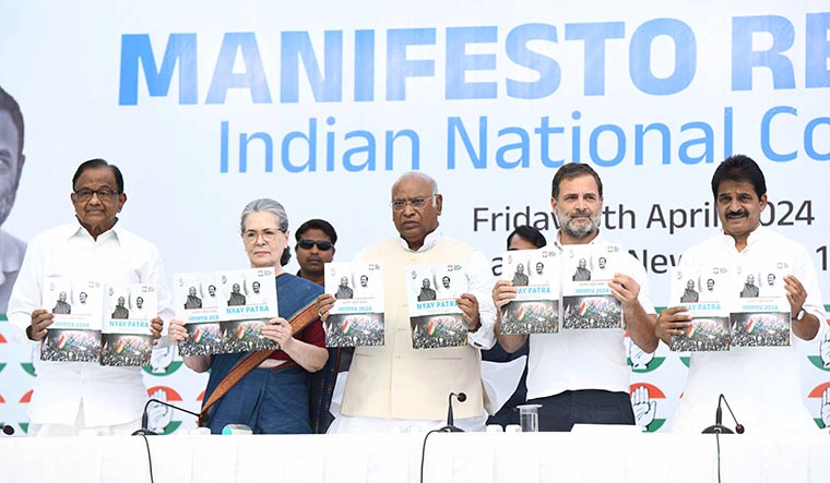 Promises to keep: P. Chidambaram, Sonia Gandhi, Mallikarjun Kharge, Rahul Gandhi and K.C. Venugopal display copies of party’s election manifesto in Delhi | Sanjay Ahlawat
