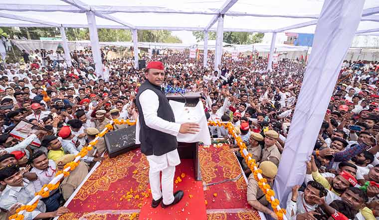 27-Akhilesh-Yadav-at-an-election-rally-in-Kannauj