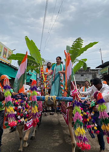 Lone hand: Pratibha Dhanorkar at a rally in Maregaon taluka | Instagram@pratibhadhanorkar