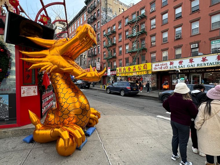 Eating up the big apple: A dragon-shaped balloon in New York City to mark the lunar new year | Shutterstock