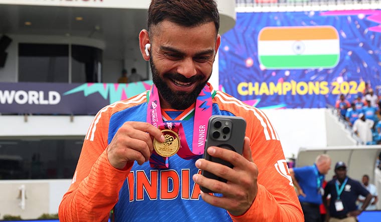 More than gold: Kohli talks to his family after the final | Reuters