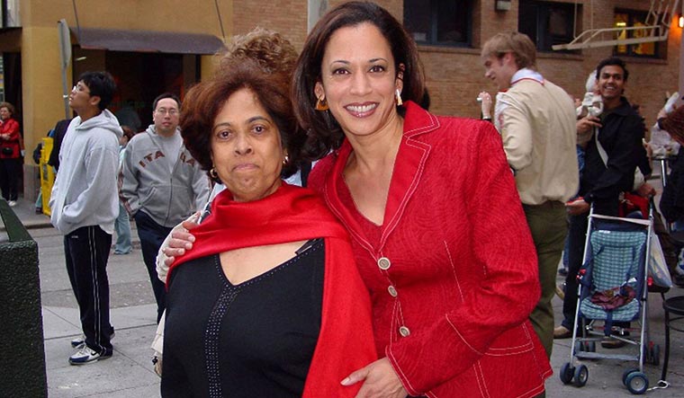54-Kamala-Harris-with-mother-Shyamala