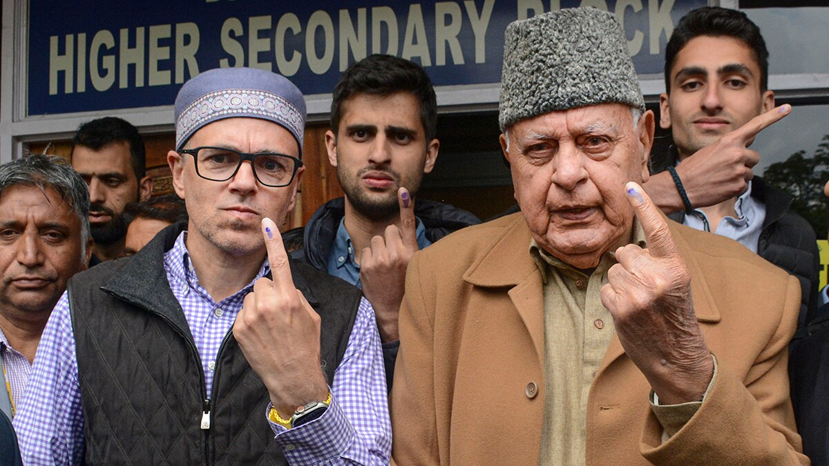 Fingers on the pulse: National Conference leader Farooq Abdullah (right) with his son and former chief minister Omar Abdullah, and grandsons Zamir and Zahir after casting their votes in the Lok Sabha polls in Srinagar | PTI