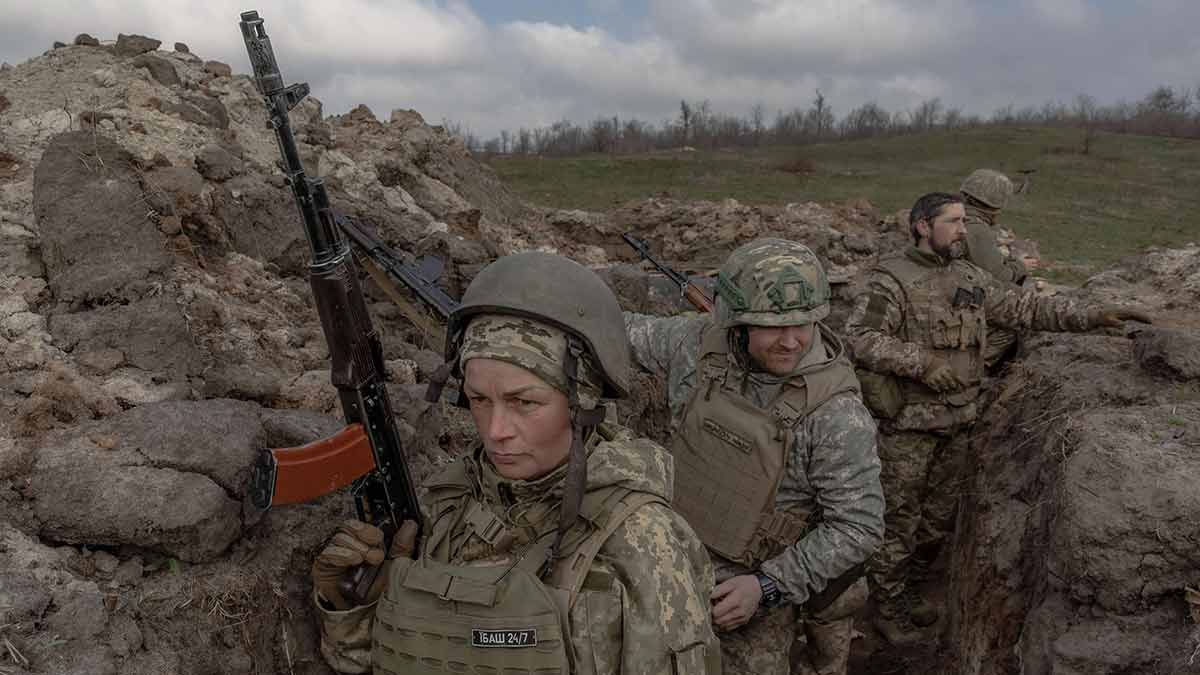 TOPSHOT-UKRAINE-RUSSIA-CONFLICT-WAR-AFP PICTURES OF THE YEAR 202