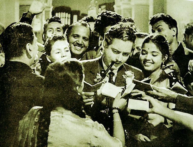 Last cut: A still from Kaagaz Ke Phool; writer Abrar Alvi can be seen laughing behind Dutt. This was the last film Dutt directed.