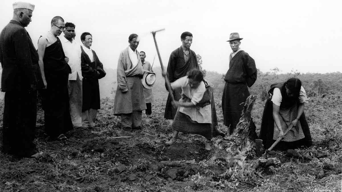 30-Archival-photos-of-the-Dalai-Lama 30-Archival-photos-of-the-Dalai-Lama
