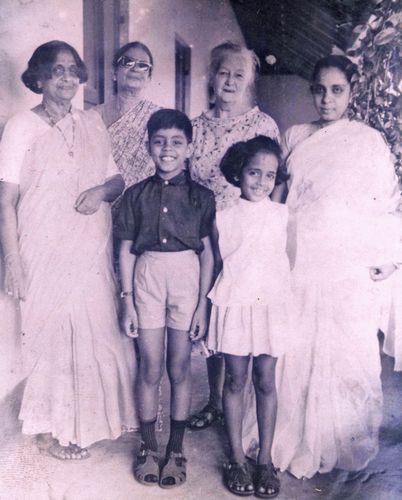 Mrs Roy (extreme right) with Arundhati and brother Lalith at Aymanam.