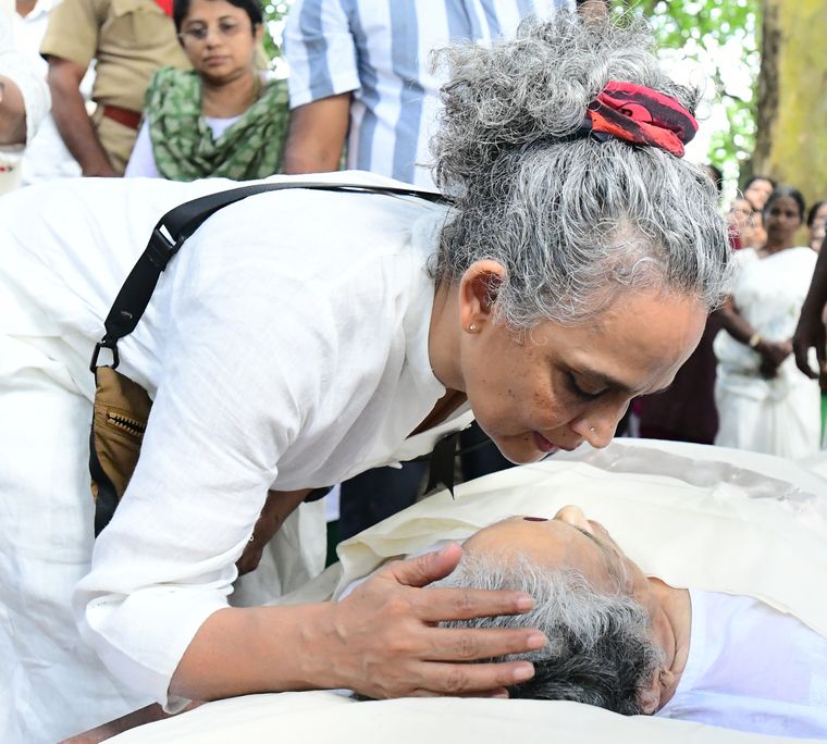 So long, farewell: Arundhati kisses her mother goodbye | Gibi Sam V.P.