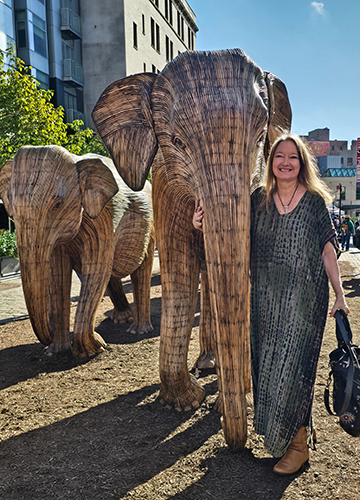 Deirdre Barrett draws a parallel between the 17th century bubonic plague and the collective trauma of Covid-19. This 2020 artwork was later used as cover art for her book Pandemic Dreams.
