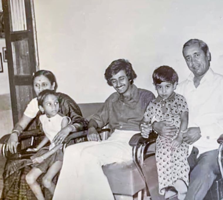A young Gurudev with his parents and two children belonging to a family friend | The Art of Living