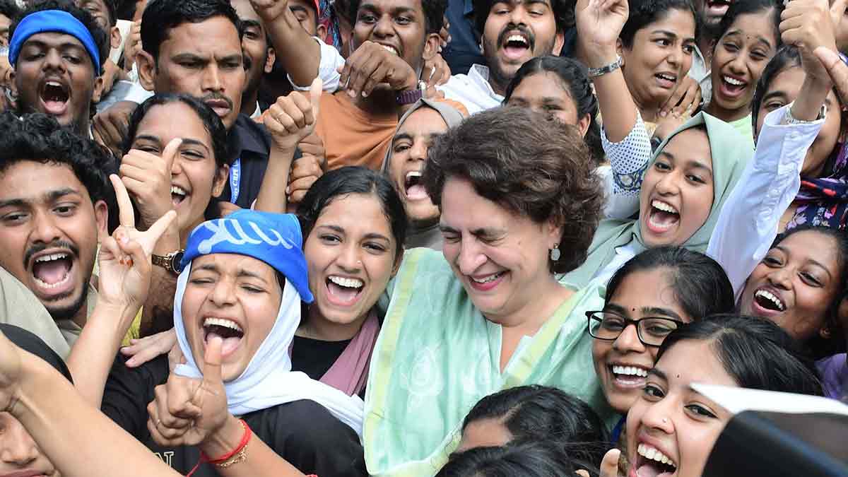 Grin to win: Priyanka Gandhi Vadra with students of Thalappuzha Engineering College in Wayanad | Dhanesh Ashokan