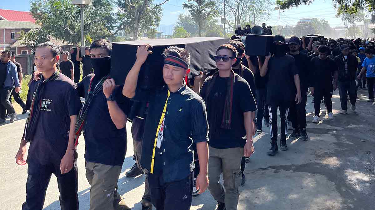 29-The-coffin-rally-organised-by-the-Kuki-community-in-Churachandpur
