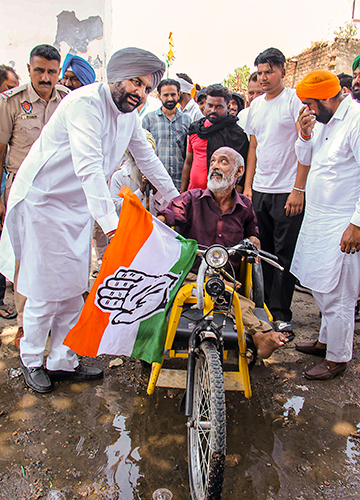 Helping hand: Congress candidate Gurjeet Singh Aujla campaigns in Amritsar | PTI