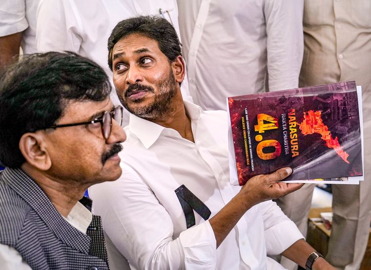 Keeping his options open: Jagan Mohan Reddy (right) with Shiv Sena (UBT) leader Sanjay Raut during a recent protest in Delhi | PTI