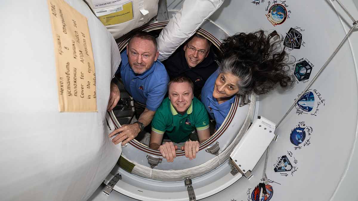 49-NASA-astronauts-Butch-Wilmore-and-Sunita-Williams