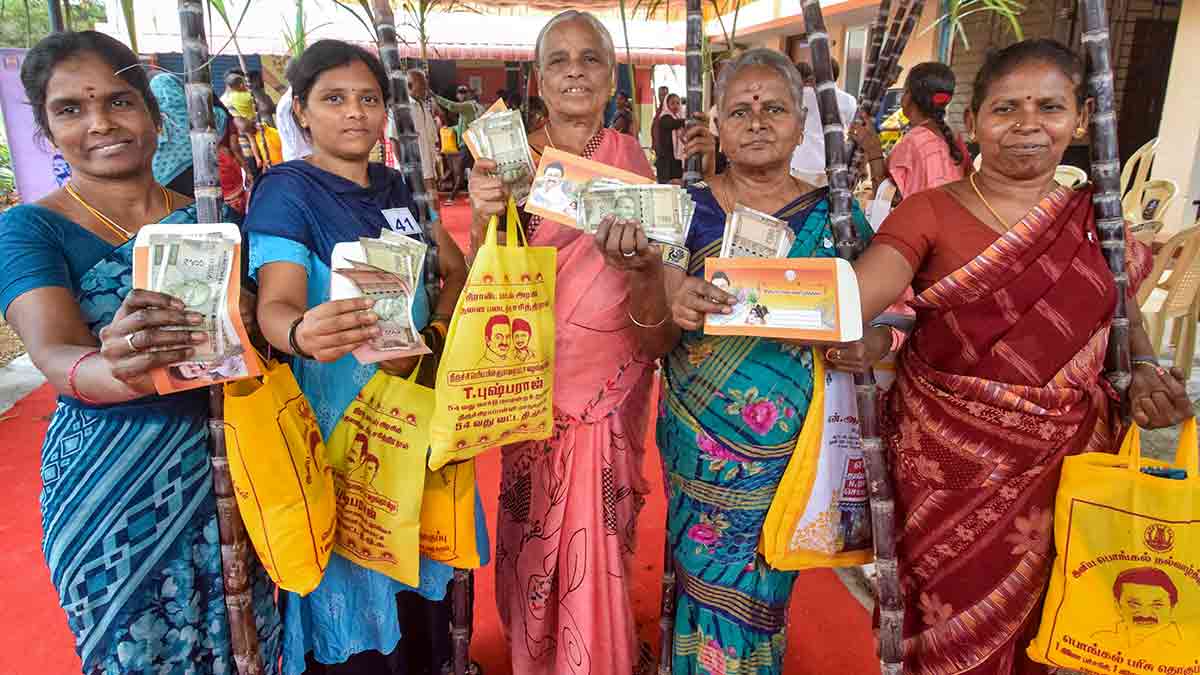 Festive cheer: Women rice category ration cardholders in Tiruchiraplli show cash gifts (03,000) and the special package that they received from the Tamil Nadu government on the occasion of Pongal | PTI