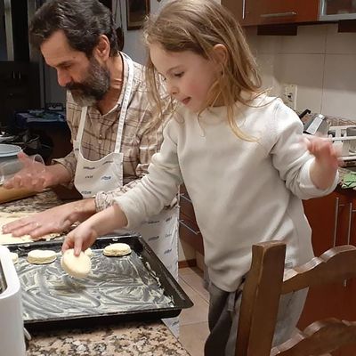 DAVID BOGACZ - Uruguay (in pic with granddaughter Vera). Recipe: Kenny’s Lamb. Winner: jury award for the most creative recipe and people’s choice award for best recipe, partially blind