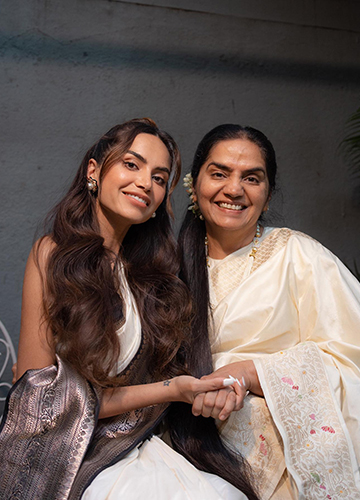 Beauty queen: Büller-Khosla with mother Sangitha | Instagram@diipakhosla