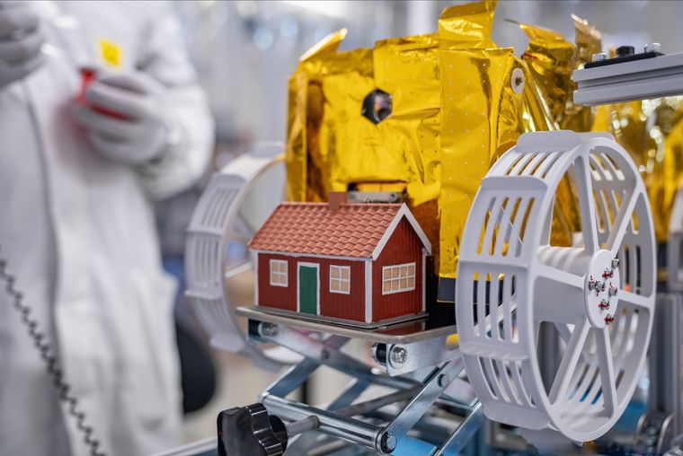 The Moonhouse mounted on the ispace lunar rover Tenacious.