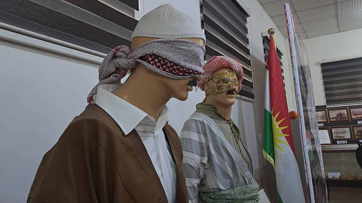 64-mannequins-in-traditional-Kurdish-dress 64-mannequins-in-traditional-Kurdish-dress