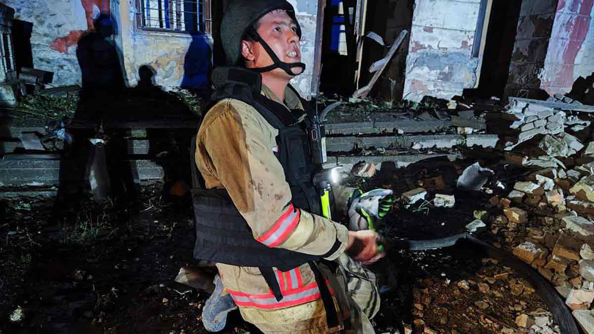 Chaos and compassion: A rescuer at a maternity ward in Kamyanske after a Russian missile attack