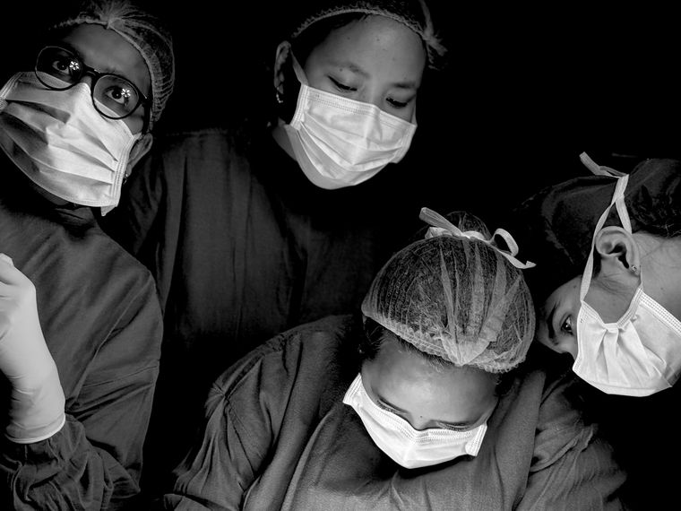 Medical staff in the operation theatre.