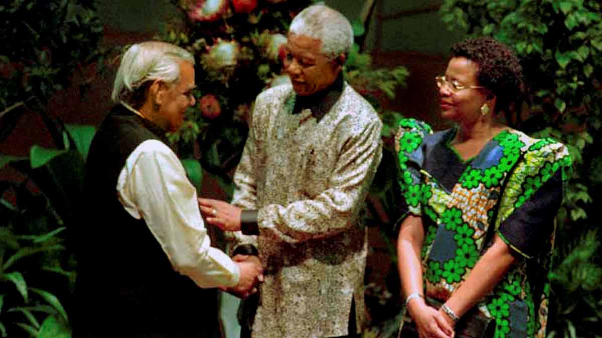 Fixing a glitch: File photo of president Nelson Mandela and his wife Graca Machel with prime minister atal bihari vajpayee at the 12th nam summit in durban | PTI