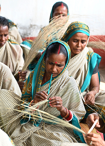 Weaving magic: Women making handicraft using sabai grass | Salil Bera 