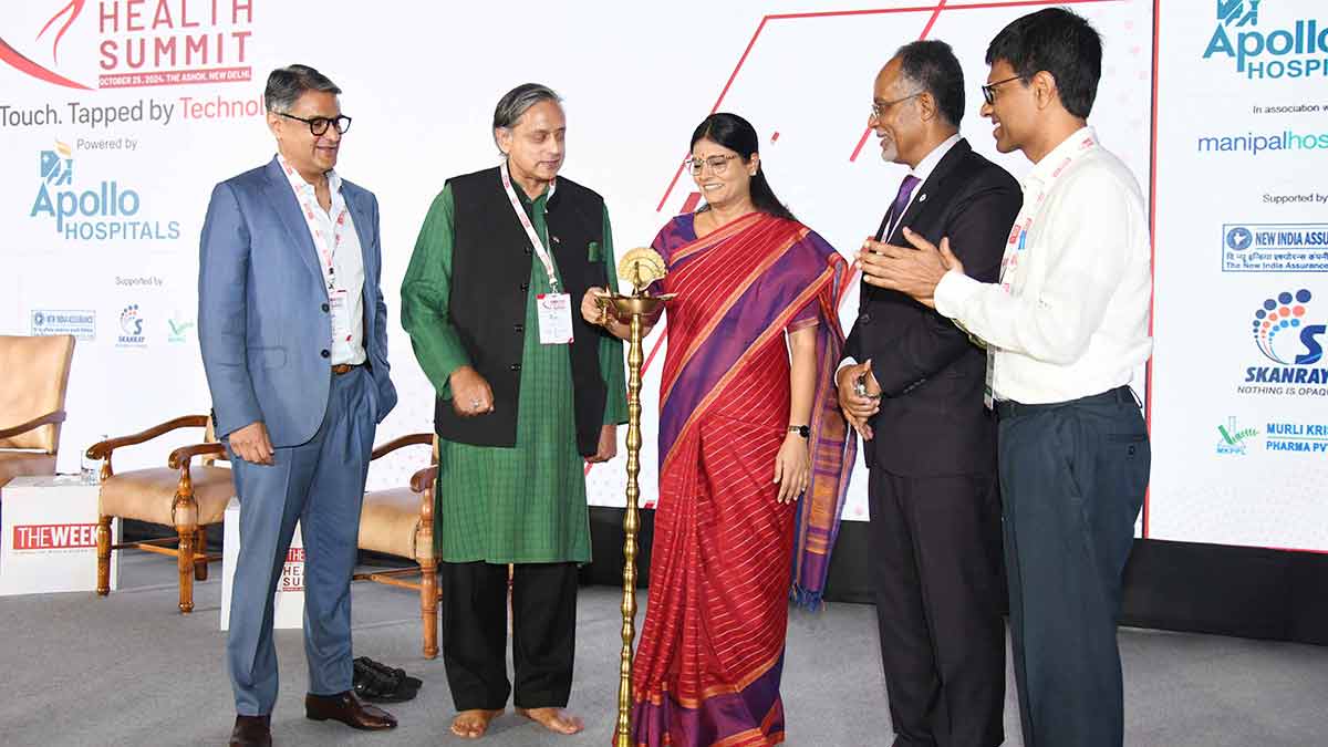 Lighting the lamp: (From left) Riyad Mathew, chief associate editor & director, THE WEEK; Shashi Tharoor, member of Parliament; Anupriya Patel, Union minister of state for health & family welfare and chemicals & fertilisers; Kedir Awol Omar, India head of the International Committee of the Red Cross; Dr M. Srinivas, director, AIIMS, Delhi | Sanjay Ahlawat