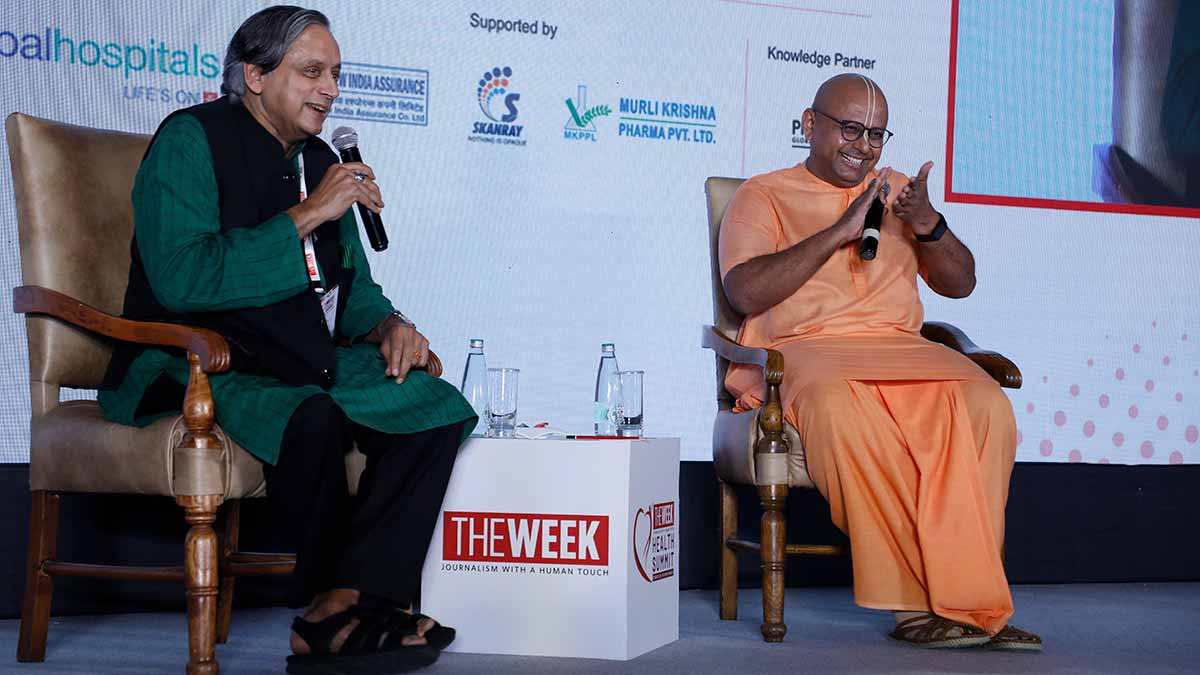 56-Shashi-Tharoor-and-Gaur-Gopal-Das