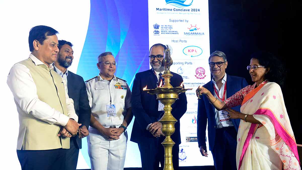 Port support: (From left) Union Ports and Shipping Minister Sarbananda Sonowal, Commander Abhilash Tomy, Vice Admiral Rajesh Pendharkar, Chennai Port Trust Chairperson Sunil Paliwal, THE WEEK Chief Associate Editor and Director Riyad Mathew and Malini Shankar, Vice Chancellor, Indian Maritime University | Sanjoy Ghosh