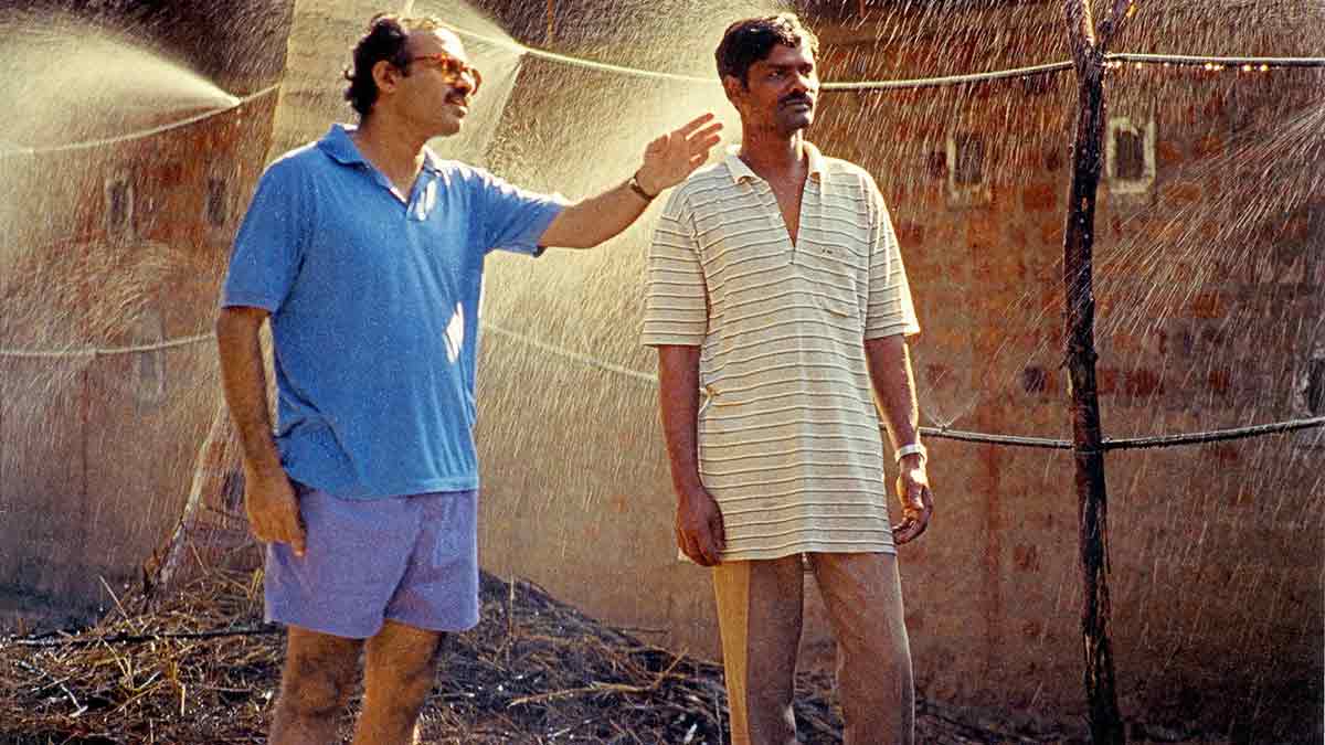 20-Captain-Gopinath-with-his-dalit-assistant-on-his-farm