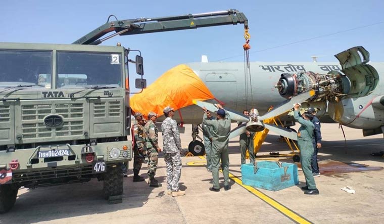 57-IAF-and-Army-engineers-work-together