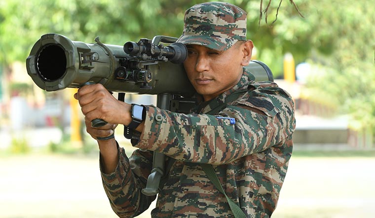 48-A-soldier-holding-the-Carl-Gustaf