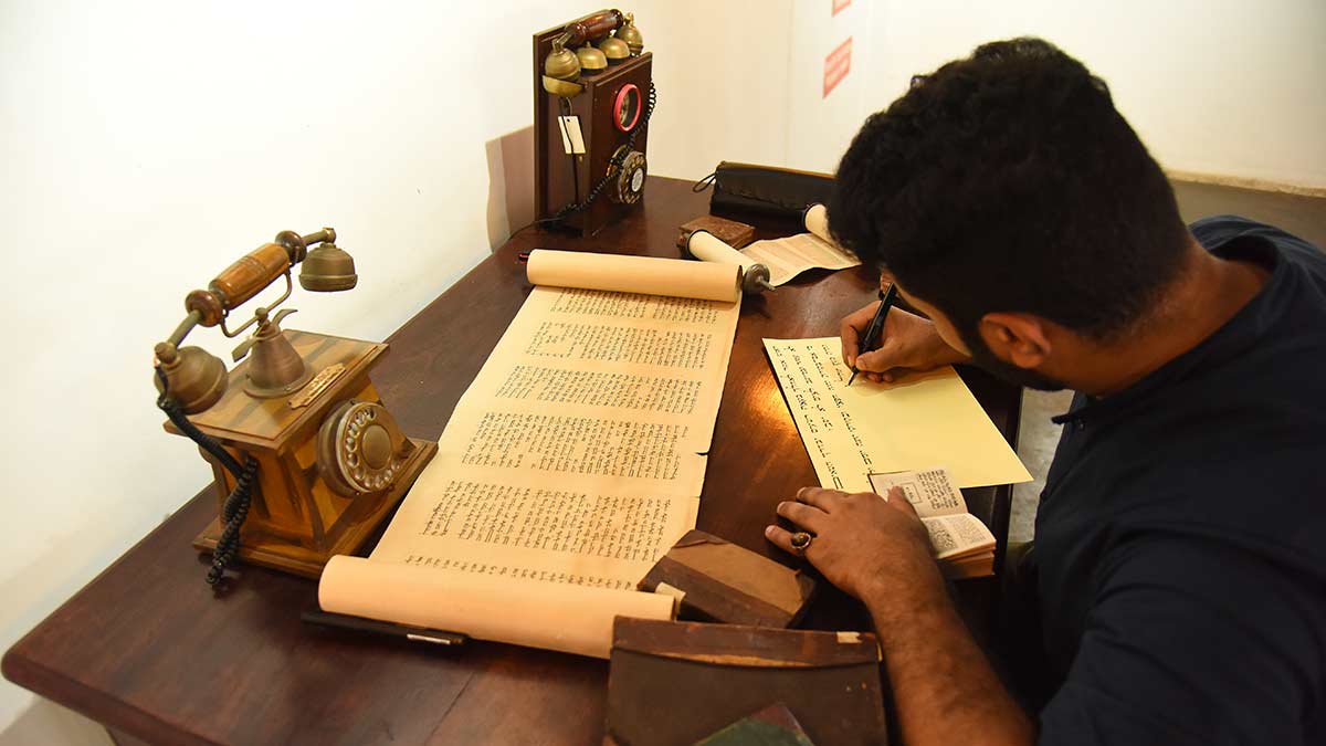The write stuff: Thoufeek Zakriya, an internationally acclaimed calligrapher in Hebrew, Arabic and Samaritan, at work | Ujwal P.P.