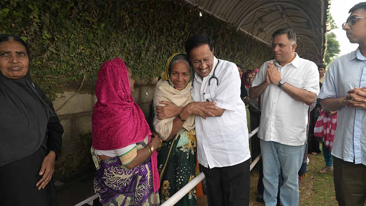 Dr Ramana Rao with patients | Bhanu Prakash Chandra