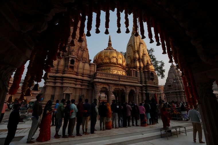 Divine presence: Devotees at the Kashi Vishwanath temple in Varanasi. It was one of the temples rebuilt by Queen Ahilyabai Holkar | AP