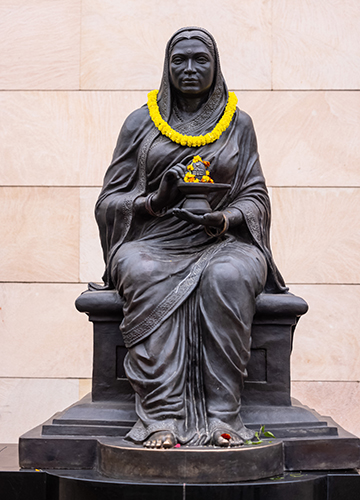 A 12ft-high statue of Queen Ahilyabai Holkar at the Kashi Vishwanath temple in Varanasi | Shutterstock