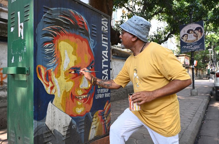 Imagination is electric: Artist Ranjit Das painting a feeder box | Sail Bera