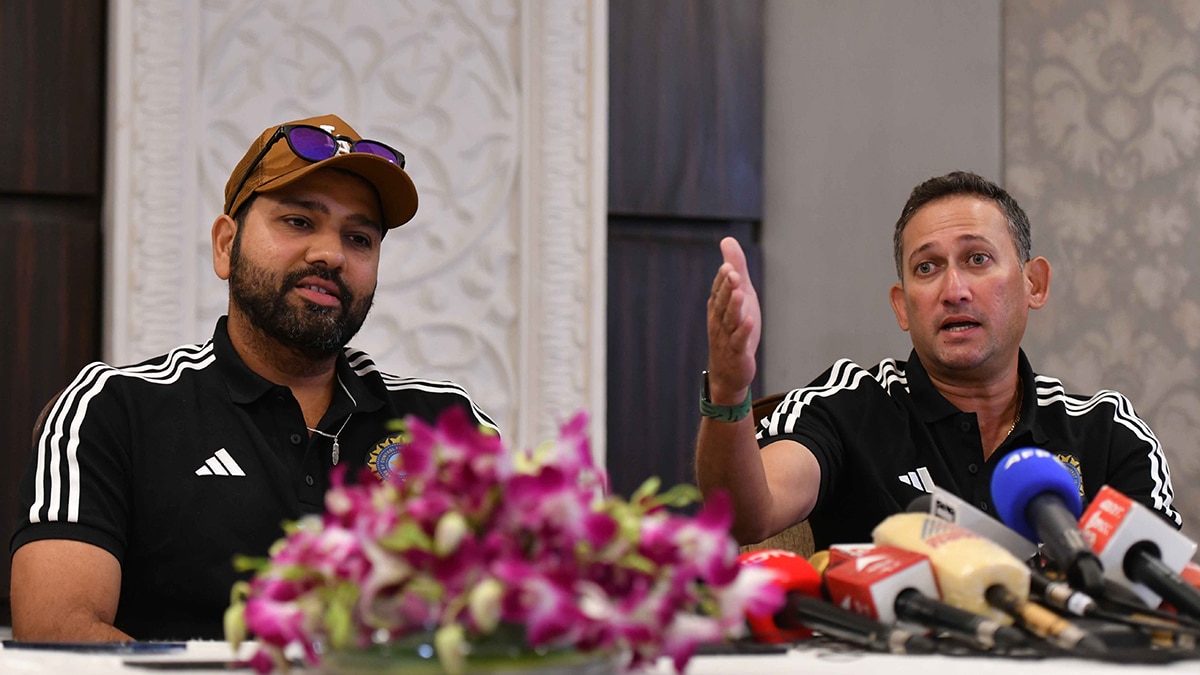 53-Captain-Rohit-Sharma-with-chief-selector-Ajit-Agarkar