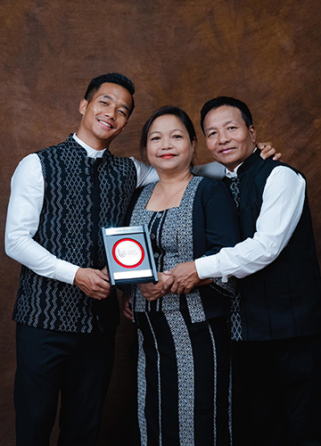 Together at the top: Chhangte and his parents, Lalroliani and CVL Hriatpuia, with the 2023-24 AIFF Men’s Player of the Year Award | Courtesy Facebook
