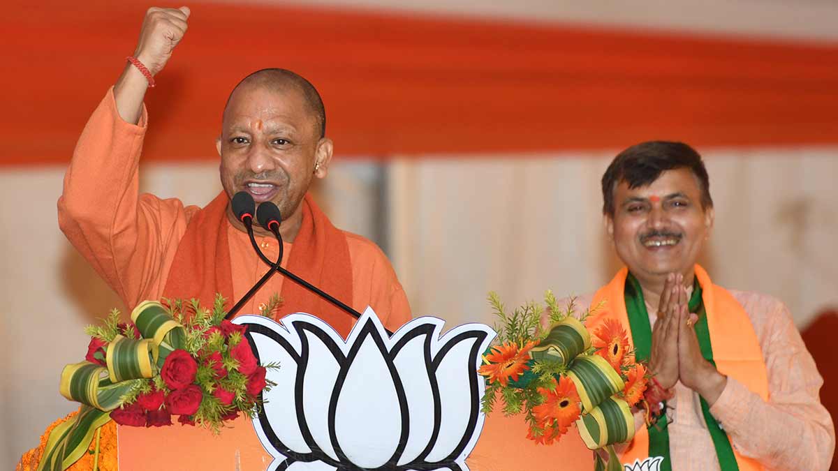 (left) Chief Minister Yogi Adityanath with BJP candidate Suresh Awasthi in Sishamau | Pawan Kumar