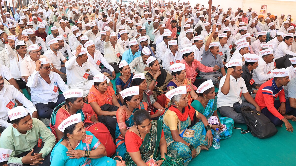 Obstacle course: Farmers protest against the Shaktipeeth Expressway project at Azad Maidan, Mumbai | Vidyadhar Rane