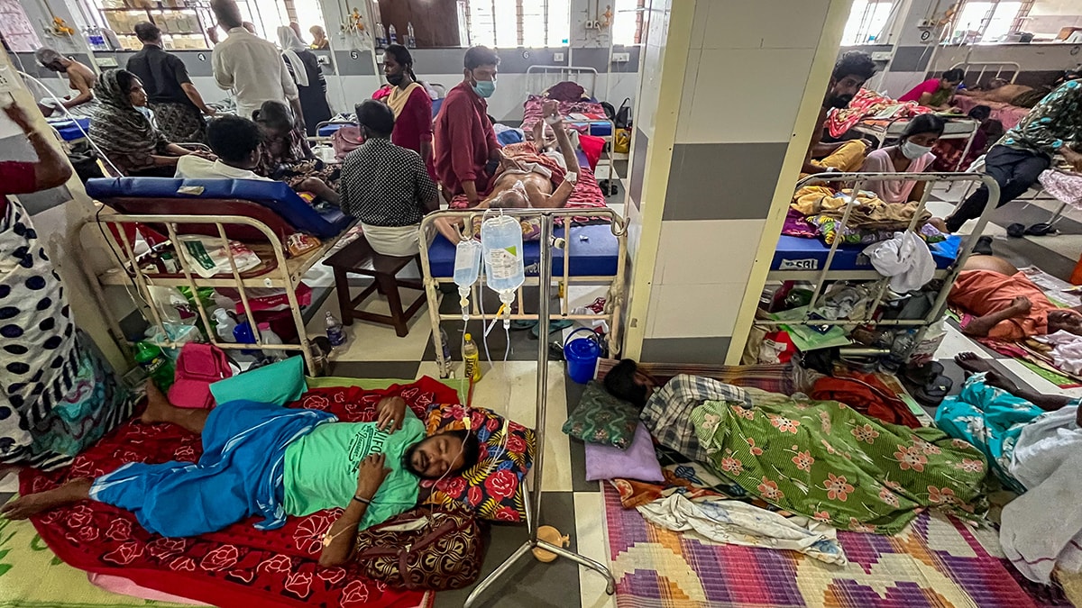 Overcrowded, overwhelmed: A ward at Government Medical College Hospital, Thiruvananthapuram | Sreelakshmi Sivadas