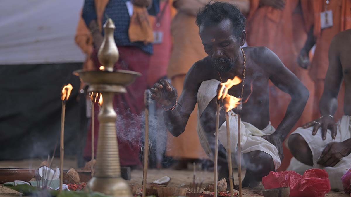 Power of beliefs: Paniya occultist Pradeep at the Mahamagha Mahotsavam at Thirunavaya, Malappuram, on January 29 | Vishnudas K.S.