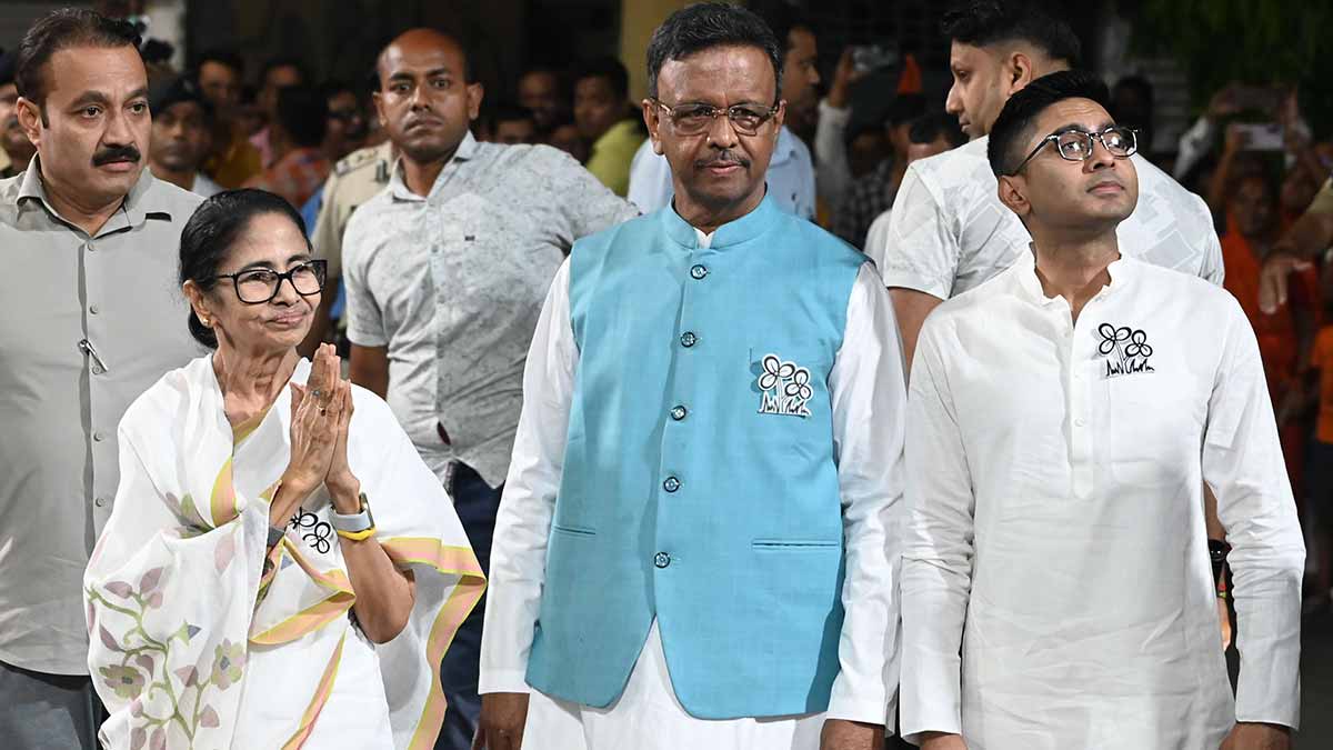 All-out effort: Kolkata Mayor and Urban Development Minister Firhad Hakim (centre) with Chief Minister Mamata Banerjee and Abhishek Banerjee, MP, campaigning in Bhabanipur constituency | Salil Bera